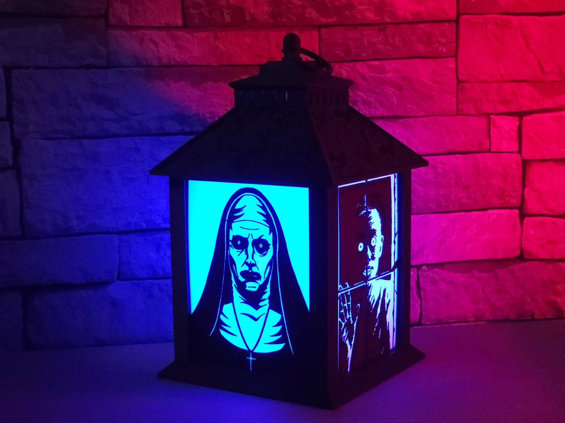 💀 The Lantern of the Damned – Horror LED Shadow Lamp