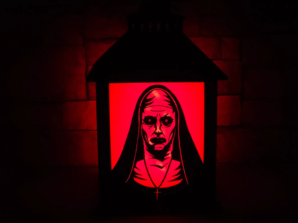 💀 The Lantern of the Damned – Horror LED Shadow Lamp