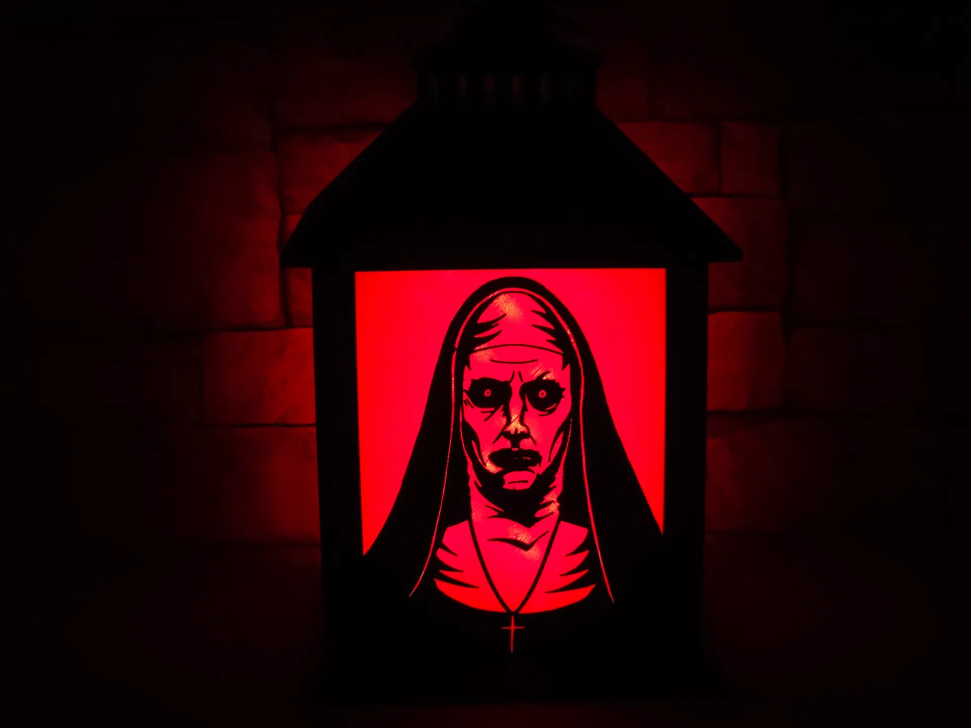 💀 The Lantern of the Damned – Horror LED Shadow Lamp